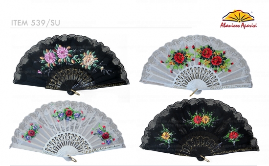 539 – Wood fan with lace-flowers