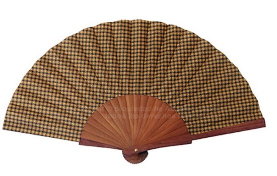 669 – Polished wood fan, gentleman