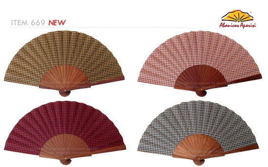 669 – Polished wood fan, gentleman